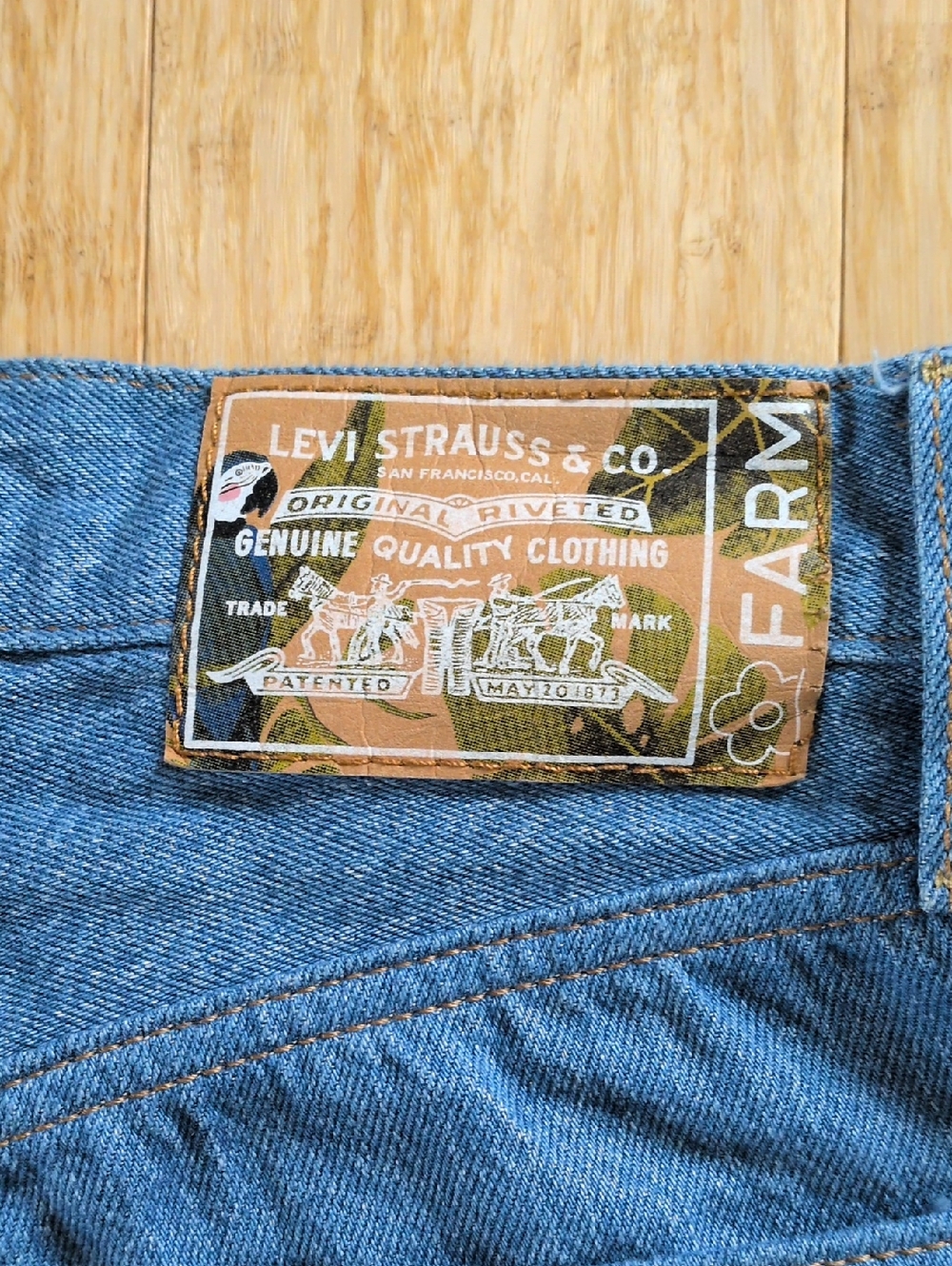 ✨ Levi's X Farm Rio Canopy Collage Ribcage Straight Denim Jeans Size 26 - Picture 4 of 10